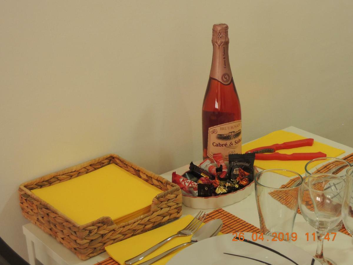 Apartament Jasmine Appartamento Besalú Esterno foto
