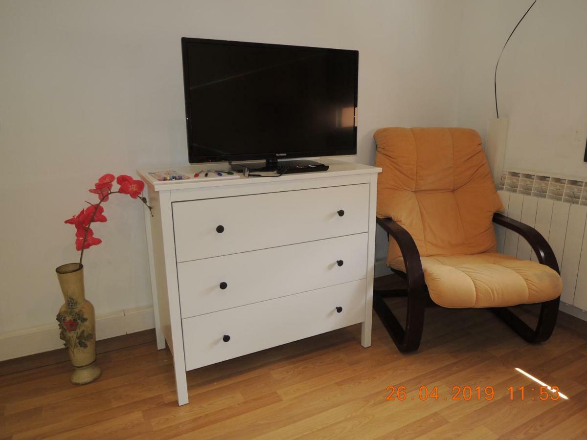 Apartament Jasmine Appartamento Besalú Esterno foto